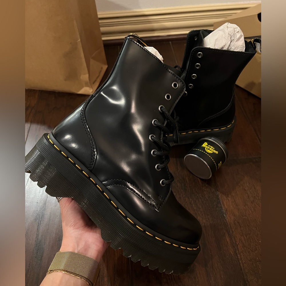 Dr. Martens Jadon Black